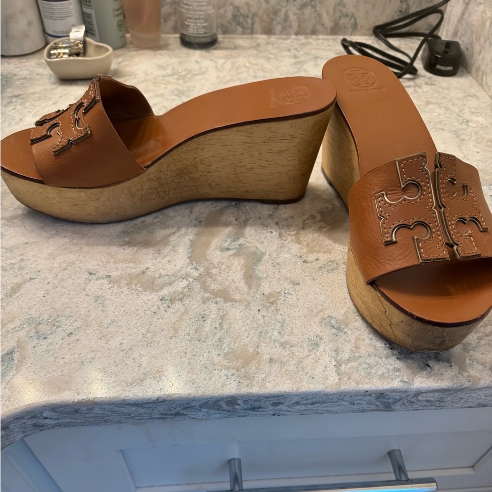 Tory Burch wooden wedge sandals size 7.5 in good condition